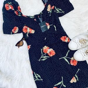 ✨NWT✨ Floral Print Puff Sleeve Dress